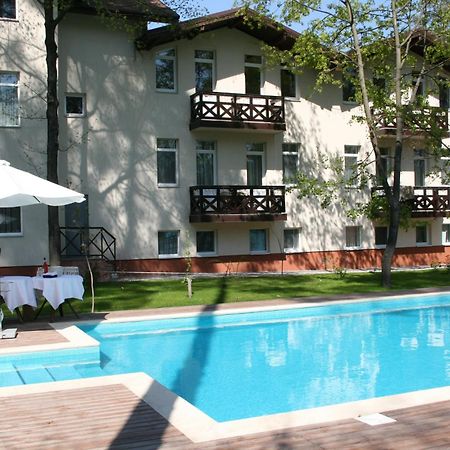 Viktoria Park Hotel Bucha Buitenkant foto