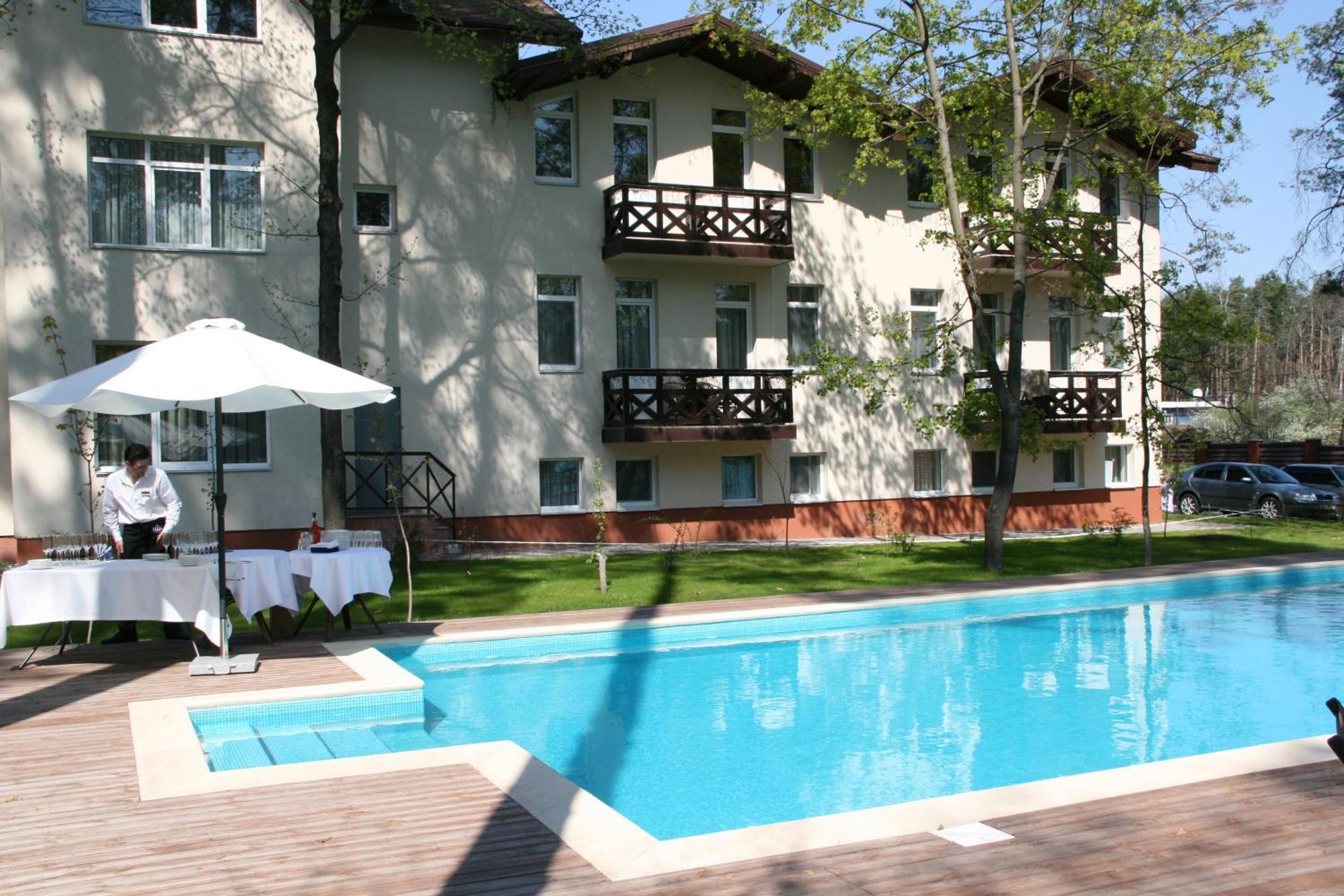Viktoria Park Hotel Bucha Buitenkant foto