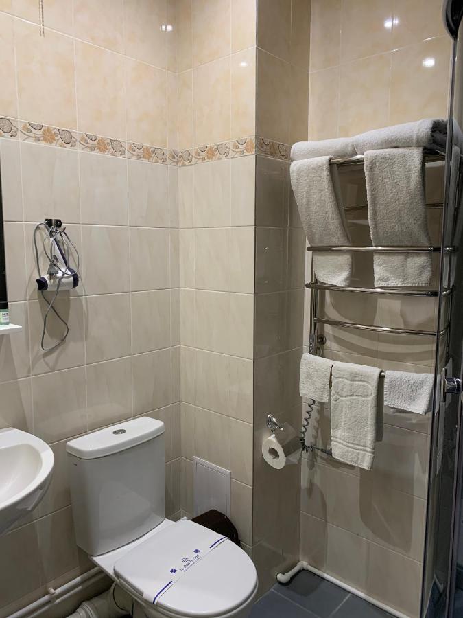 Viktoria Park Hotel Bucha Buitenkant foto