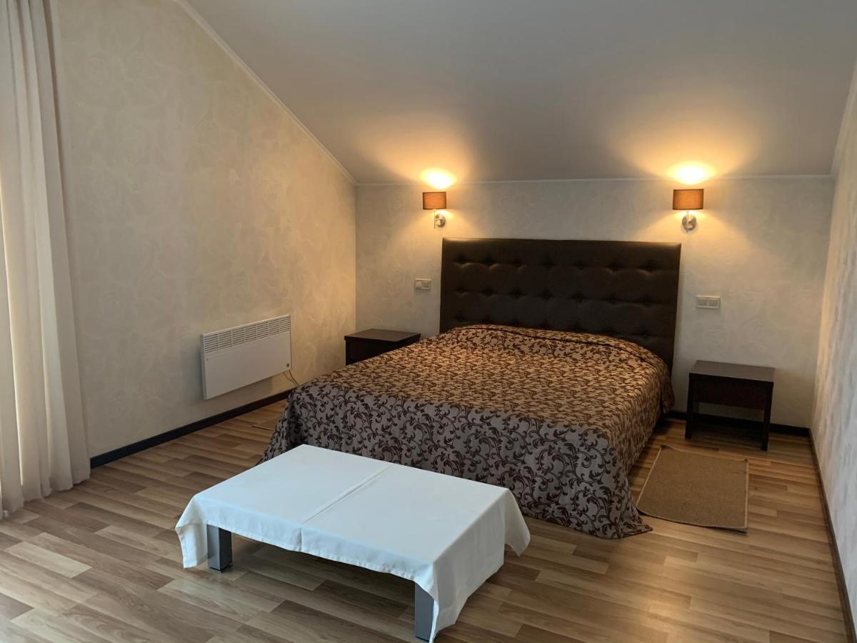 Viktoria Park Hotel Bucha Buitenkant foto